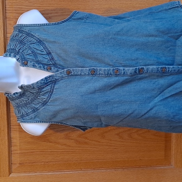 NWT Maurices Smocked Chambray Denim Top - Picture 2 of 7